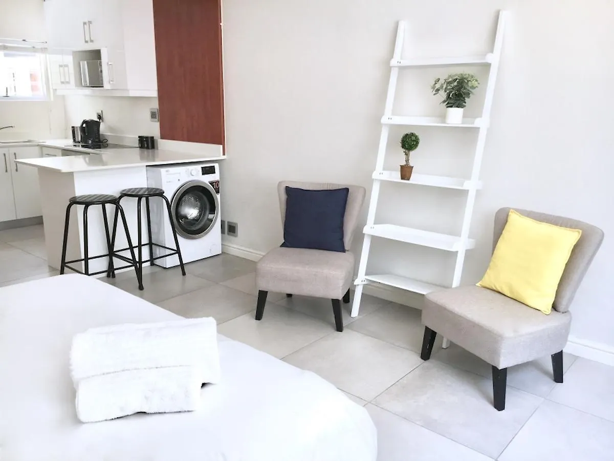 Sandringham Bachelor Beach Road Bloubergstrand