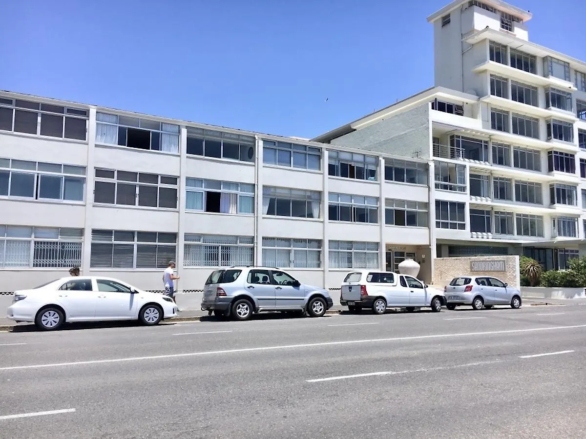 Sandringham Bachelor Beach Road ブロウベルフストランド